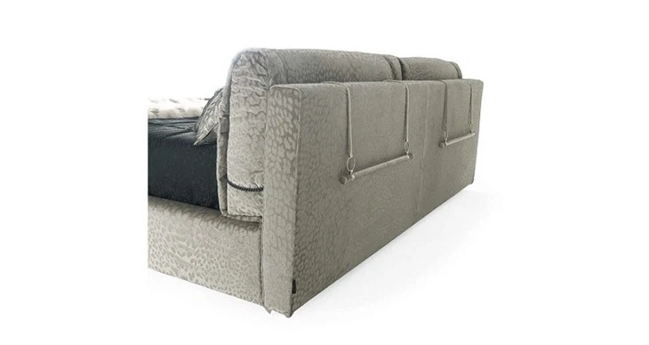 Roberto-Cavalli-Home-Interiors_Smoking_bed_02(001)